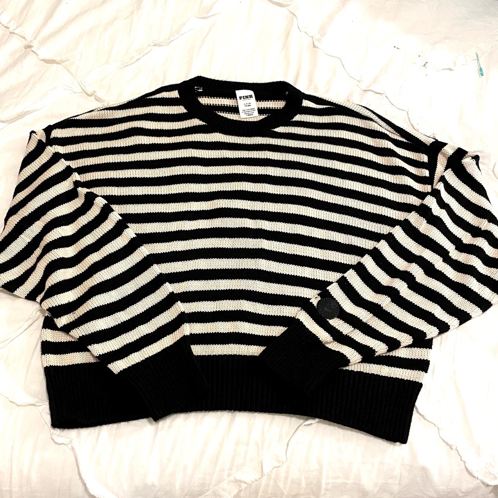 VS pink fleece black and off white cropped sweater